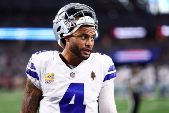 Even Anonymous Stadium Workers Are Scoring On The Cowboys