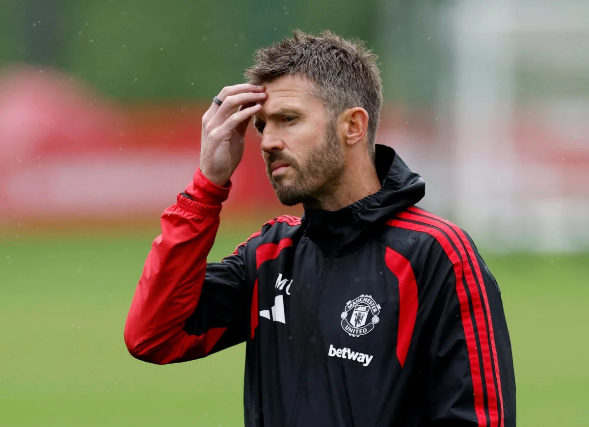 Soccer Football - UEFA Champions League - Manchester United Training - Trafford Training Centre, Carrington, Britain - October 12, 2026 Manchester United manager Michael Carrick during training Action Images via Reuters/Jason Cairnduff