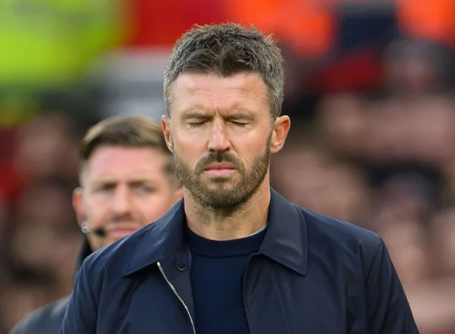 Pressure Mounts on Carrick as Former United Star Critiques Treatment of £74m Sesko